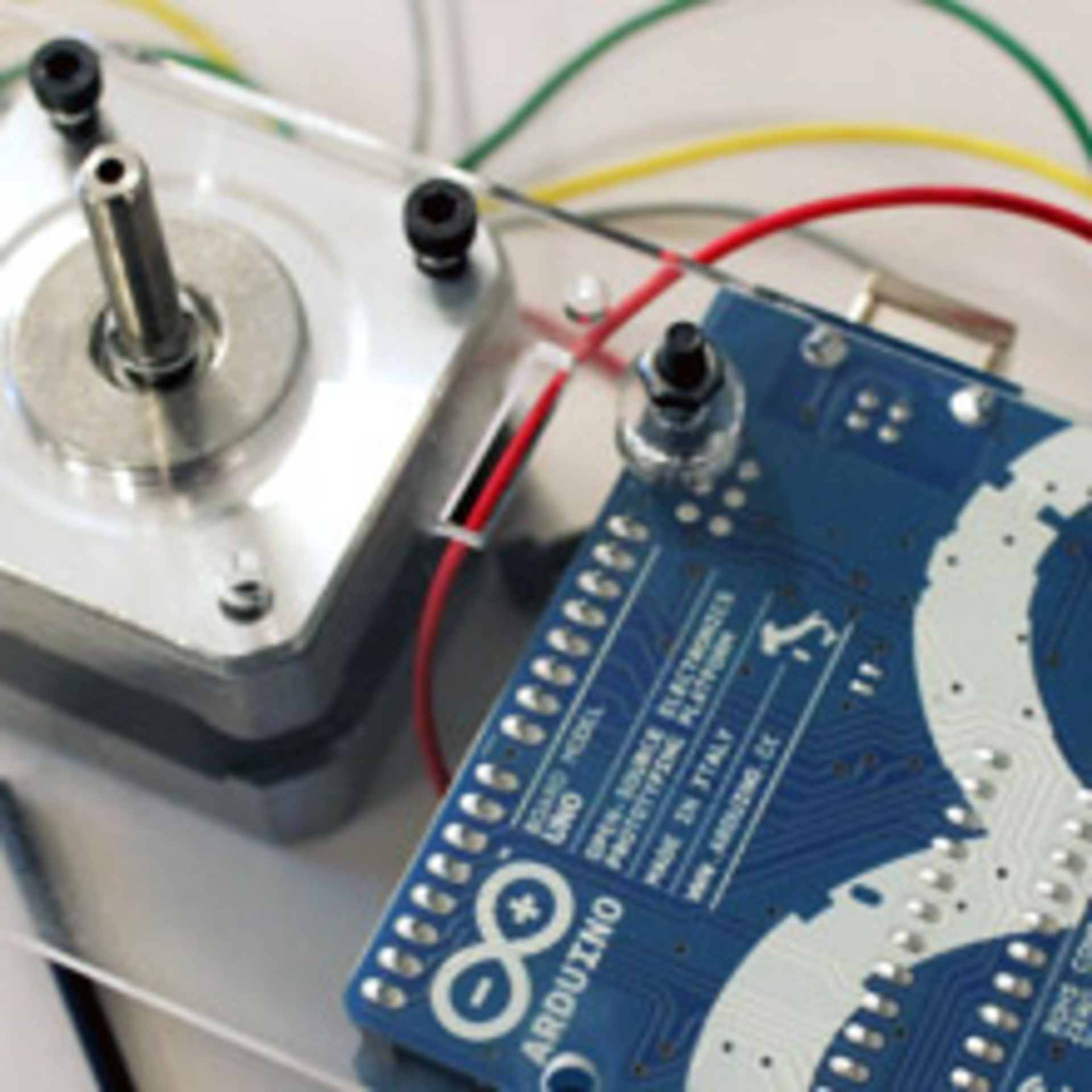 Horizontal carriage designed to ride on an Openbeam rail.